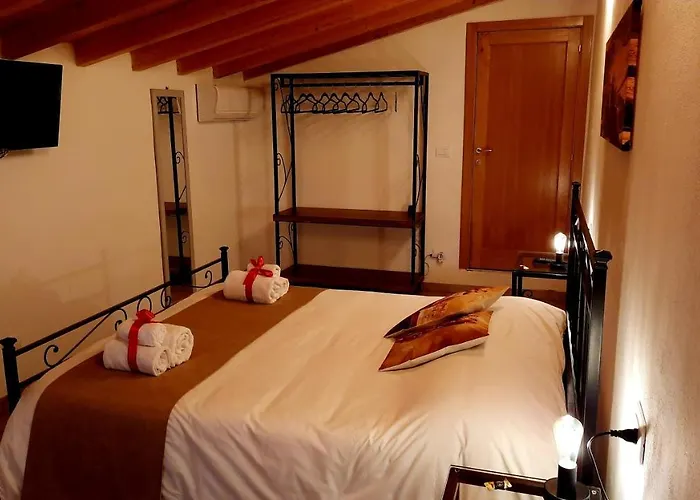 Il Casale Di Lucullo-holiday With Pool And Spa- Ferienhaus